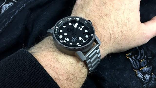 Minus 8 diver : lightweight and automatic Minus 8 diver : lightweight and automatic