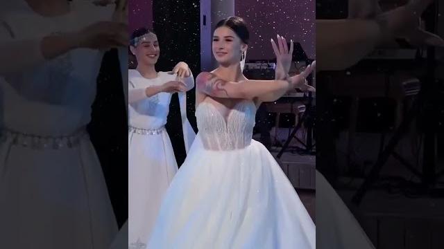 Невеста удивила всех своей танцев #свадьба #кавказ #танцы #той #wedding #dance #танец #музыка Невеста удивила всех своей танцев #свадьба #кавказ #танцы #той #wedding #dance #танец #музыка