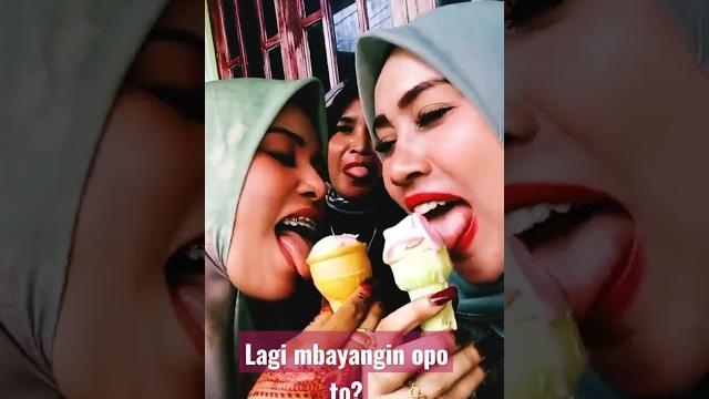 Emak-emak stw hot Emak-emak stw hot