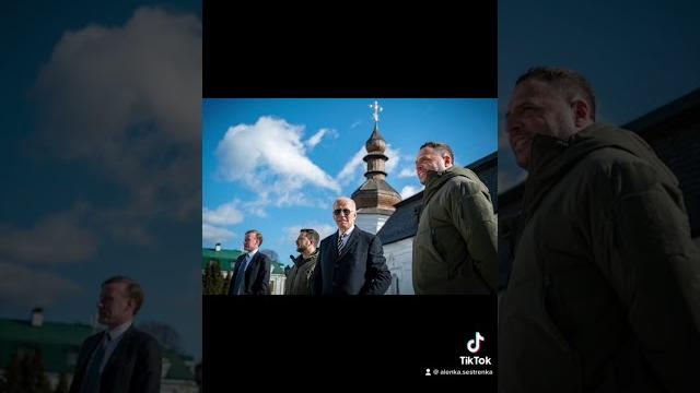 Вова, ебашь их Вова, ебашь их