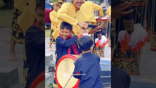 Lalu agung ngerjain bocil #lombokviral #gendangbeleqlombok #shortvideo #sasakculture Lalu agung ngerjain bocil #lombokviral #gendangbeleqlombok #shortvideo #sasakculture