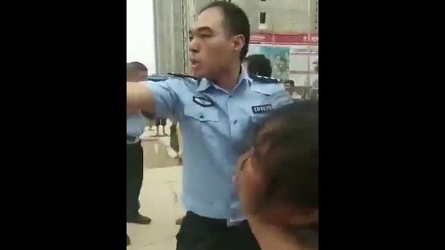中共警察活活把討薪的婦女勒死 中共警察活活把討薪的婦女勒死