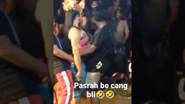 Joged hot..penarinya pasrah... Joged hot..penarinya pasrah...