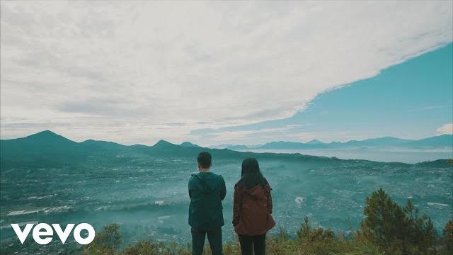 Pee wee gaskins - fluktuasi glukosa (official music video) Pee wee gaskins - fluktuasi glukosa (official music video)