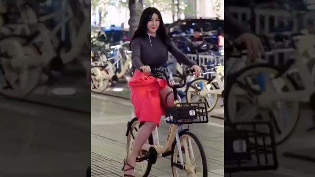 街拍美女猪小七击中哥哥的心脏 街拍美女猪小七击中哥哥的心脏