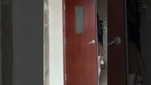 在楼梯间xx差点被发现了! 在楼梯间xx差点被发现了!