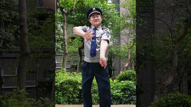 保安大爷挑战《92摇》,鸟叔的歌就是带劲 保安大爷挑战《92摇》,鸟叔的歌就是带劲