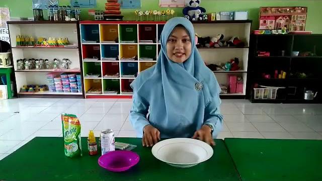 Percobaan sains susu pelangi Percobaan sains susu pelangi