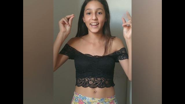 Experimentando roupas da minha irmã Experimentando roupas da minha irmã