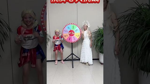 挠脚心大挑战……#小丑#天使#奥特曼#家庭#小游戏 挠脚心大挑战……#小丑#天使#奥特曼#家庭#小游戏