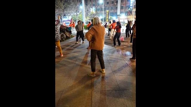 第79集|#快手广场舞大赛 #超市黑五快乐起舞 #爆款选题创作计划 #内容启发分享计划 第79集|#快手广场舞大赛 #超市黑五快乐起舞 #爆款选题创作计划 #内容启发分享计划