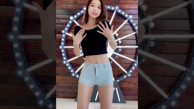 快手舞蹈达人 大长腿美女 最美背影 快手舞蹈达人 大长腿美女 最美背影