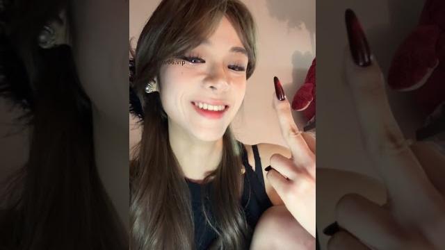 【字母圈亚文化-玩物直播app】不知名美女s 直播网课 香水盯蛇 【字母圈亚文化-玩物直播app】不知名美女s 直播网课 香水盯蛇