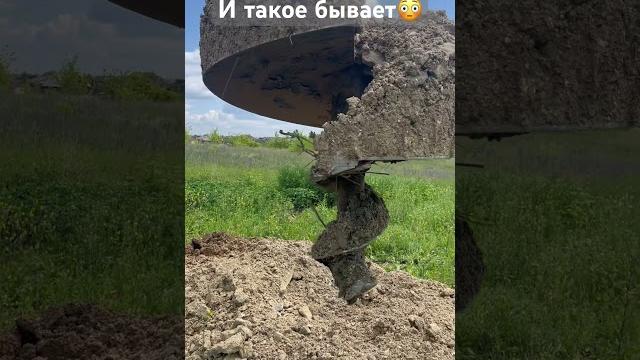 Бурение колодца машиной Бурение колодца машиной