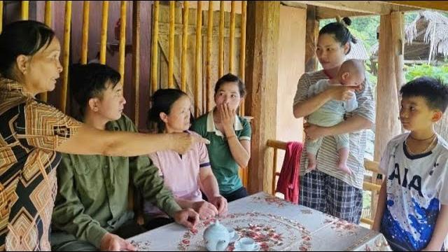 The policeman's mother and wife were shocked to learn that he had a child with another woman The policeman's mother and wife were shocked to learn that he had a child with another woman
