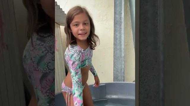 Indo na piscina Indo na piscina