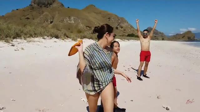 Bcl hot bikini (kenangan d pantai) Bcl hot bikini (kenangan d pantai)