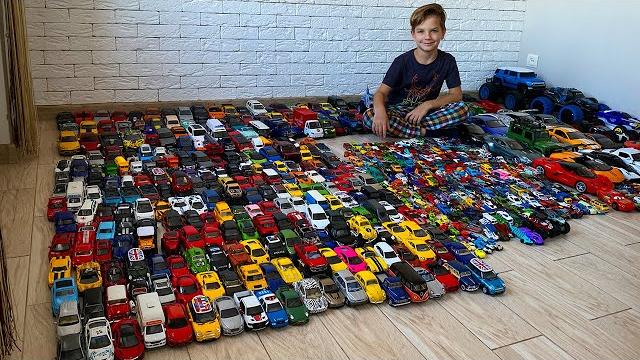 How many toy cars mark has? How many toy cars mark has?