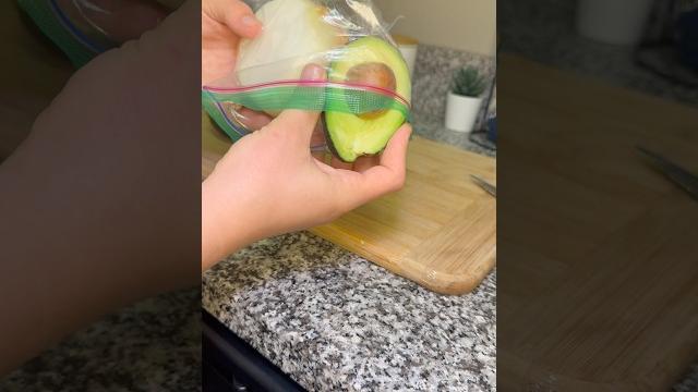 Try this hack to keep your avocado green and fresh #avocado #foodhack #kitchenhacks #useful Try this hack to keep your avocado green and fresh #avocado #foodhack #kitchenhacks #useful