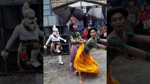 Waria goyang hot Waria goyang hot