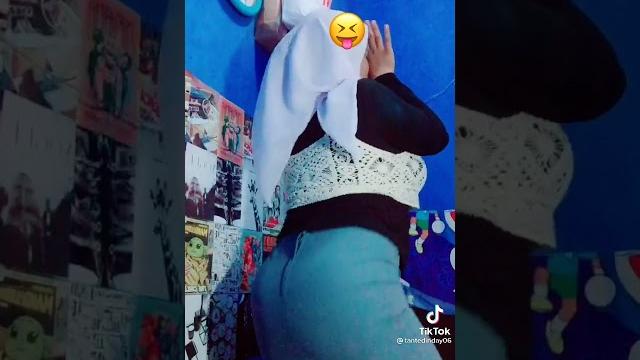 Cewe sma jilbab pamer anu Cewe sma jilbab pamer anu
