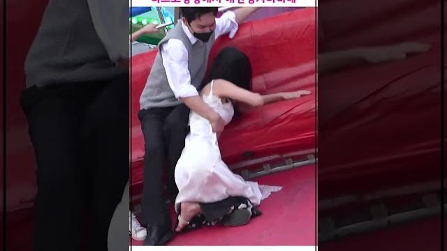 겨드랑이 여자 만지다가 겨드랑이 여자 만지다가