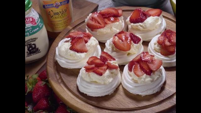 Strawberry pavlova Strawberry pavlova