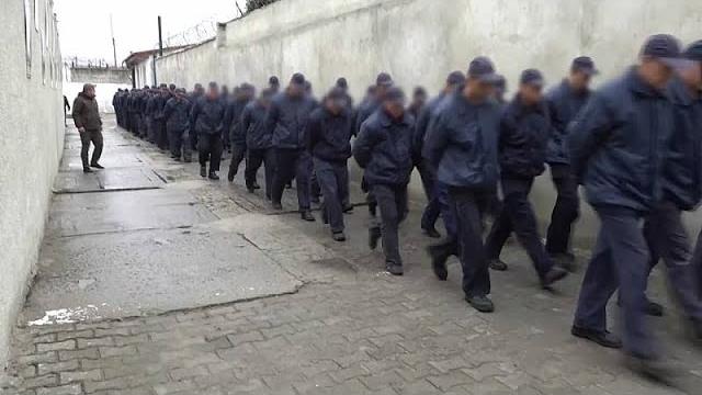 Киев показал западным журналистам лагерь для военнопленных… Киев показал западным журналистам лагерь для военнопленных…