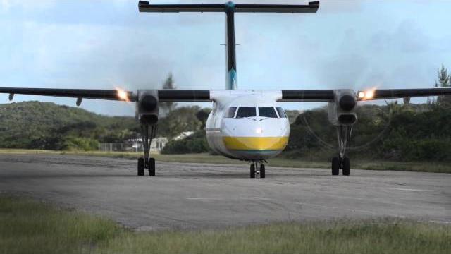 Bombardier dash 8 300 (de havilland canada dhc-8), bahamasair: problem with right landing light? Bombardier dash 8 300 (de havilland canada dhc-8), bahamasair: problem with right landing light?