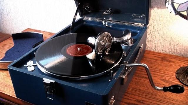 Hmv 102 gramophone - coleman hawkins orchestra Hmv 102 gramophone - coleman hawkins orchestra