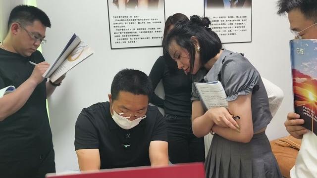 抓龙筋抓凤筋手法教学演示 抓龙筋抓凤筋手法教学演示
