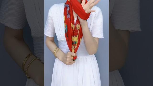 Tie tips tie a silk scarf 小窍门,丝巾系法 Tie tips tie a silk scarf 小窍门,丝巾系法