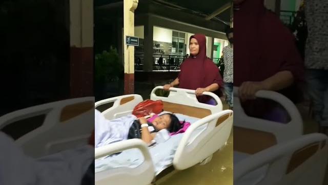Banjir parah sampai rumah sakit terendam Banjir parah sampai rumah sakit terendam
