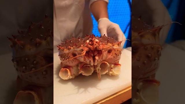 This king crab is still alive! This king crab is still alive!