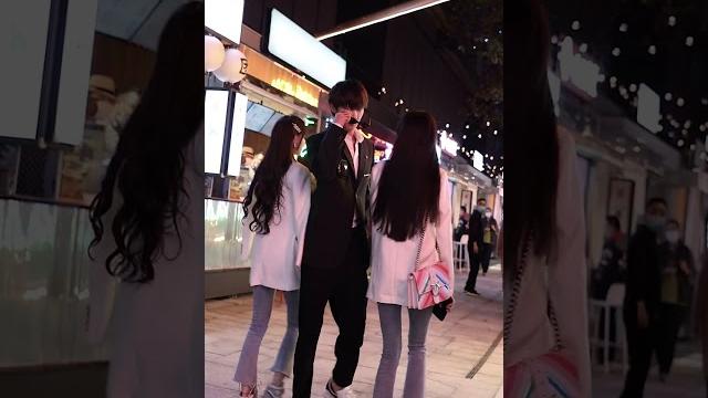 狼叔街拍 小哥哥这无处安放的魅力呀,回头率也太高了吧! #帅哥 狼叔街拍 小哥哥这无处安放的魅力呀,回头率也太高了吧! #帅哥