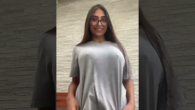 E essa trend sem sutiã #trend E essa trend sem sutiã #trend