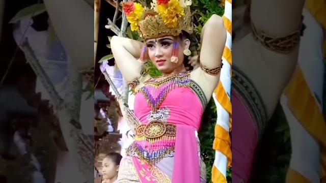 Penari joged bumbung super cantik Penari joged bumbung super cantik