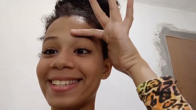 Vestindo roupas de quando era criança , video mais viralizado do canal 1 (fev de 2021) Vestindo roupas de quando era criança , video mais viralizado do canal 1 (fev de 2021)