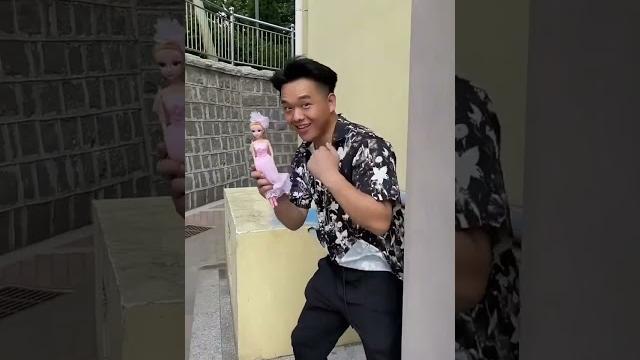 小然哥好心帮忙反被迷晕,深陷大山危机四伏,他能否成功脱身? 小然哥好心帮忙反被迷晕,深陷大山危机四伏,他能否成功脱身?