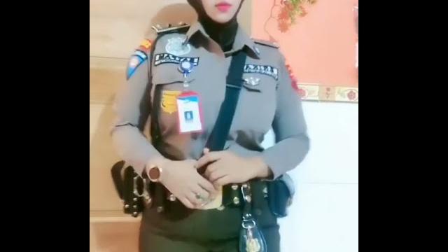 Tik tok viral!! polwan susu gede Tik tok viral!! polwan susu gede