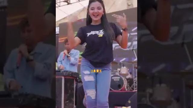 Aduhh mbak tanti senyumnyaa Aduhh mbak tanti senyumnyaa