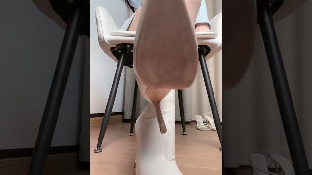 套路直播绘子 第一视角丝足白靴 更多请看简介 套路直播绘子 第一视角丝足白靴 更多请看简介