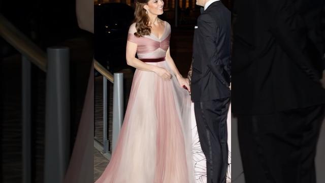 Princess kate, this dress is glamour and fabulous Princess kate, this dress is glamour and fabulous