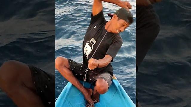 Butuh tenaga kuda #fishing #squid #bait #mancing #fisherman #fish #fyp #viral #reels Butuh tenaga kuda #fishing #squid #bait #mancing #fisherman #fish #fyp #viral #reels