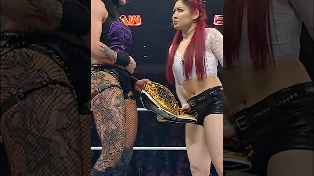 Well what do we have here… #wweraw Well what do we have here… #wweraw