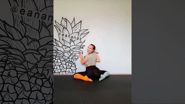Handstand easy-peasy #stretching #yoga #fitness #tutorial #handstand #gymnast #tips #homeworkout Handstand easy-peasy #stretching #yoga #fitness #tutorial #handstand #gymnast #tips #homeworkout