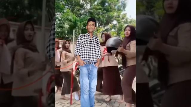 Joget bareng anak sma #joget #shortvideo #goyangtiktok #goyang #trending #trendingshorts Joget bareng anak sma #joget #shortvideo #goyangtiktok #goyang #trending #trendingshorts