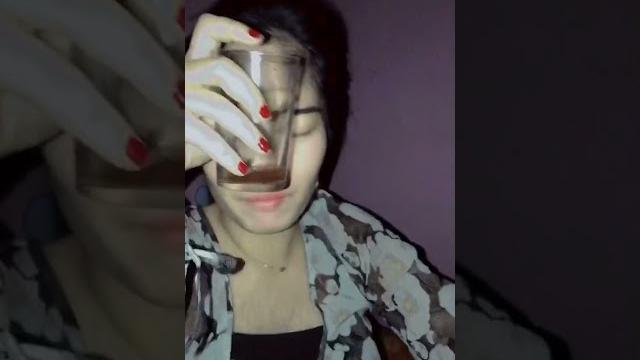 Cewek cantik mabuk sampai muntah Cewek cantik mabuk sampai muntah