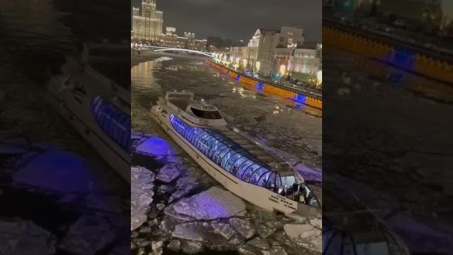 Moscow river .......#shorts #moscow #river #boat Moscow river .......#shorts #moscow #river #boat