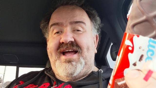 We eat in the car review kinder delice We eat in the car review kinder delice